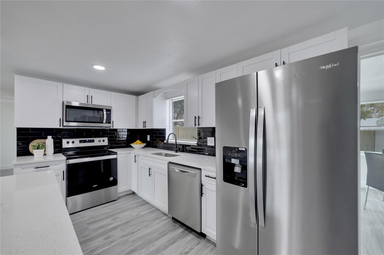4012 VALENCIA DR — photo 6