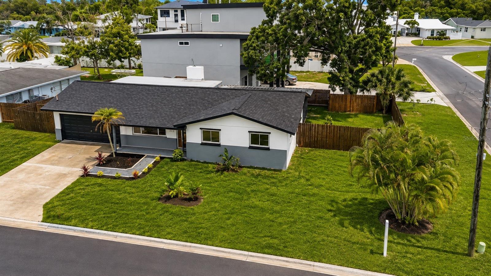 212 DRIFTWOOD PL — photo 3