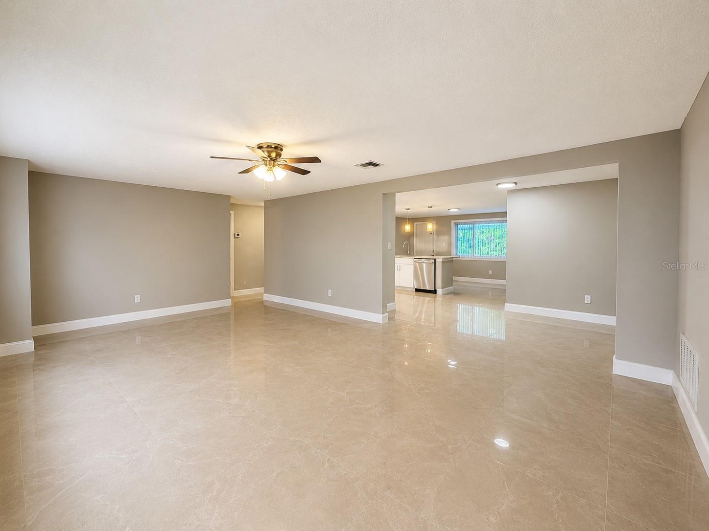 5419 DENVER ST NE — photo 2