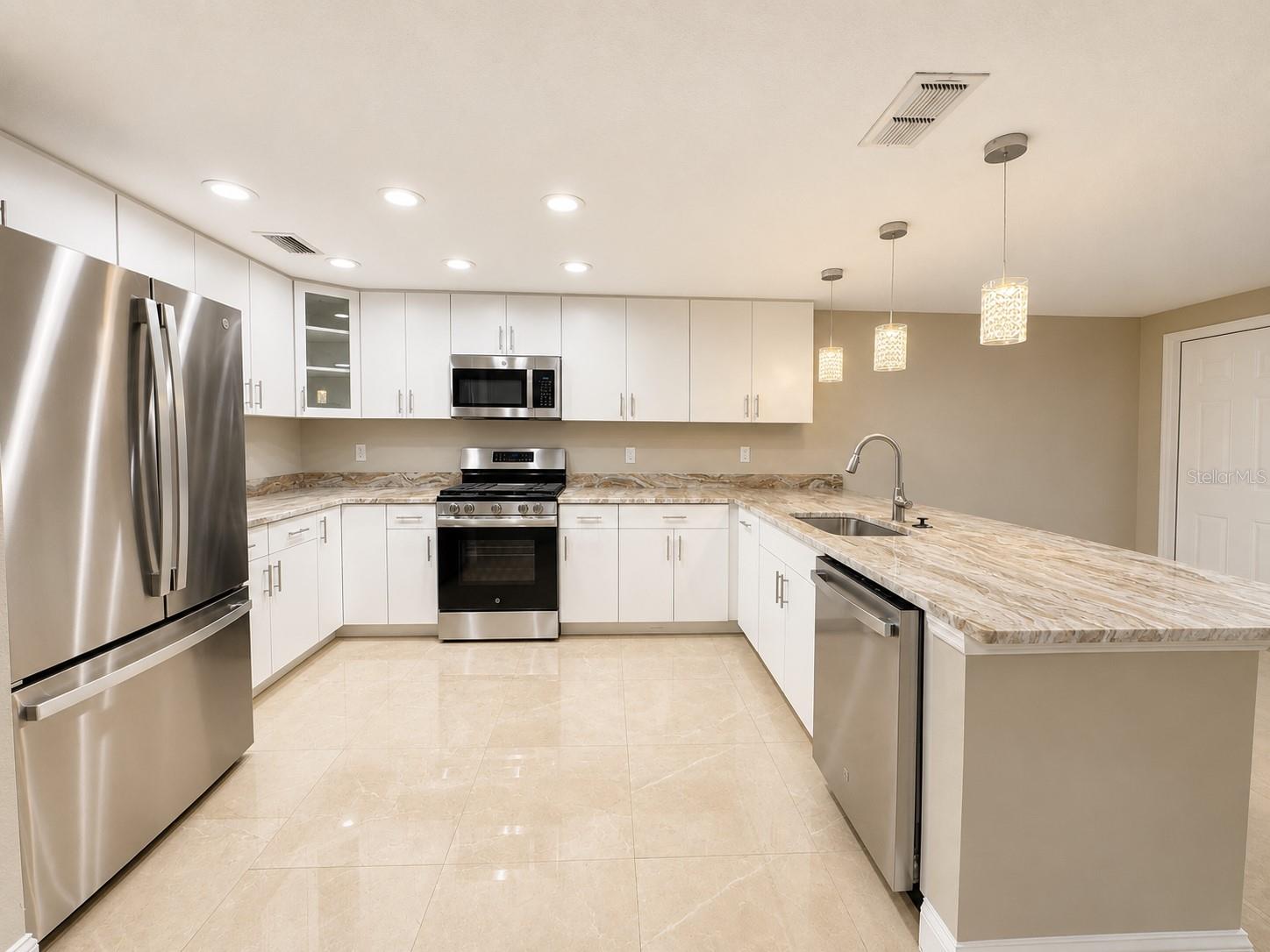 5419 DENVER ST NE — photo 3