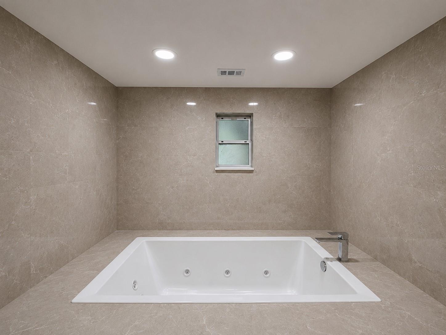 5419 DENVER ST NE — photo 7