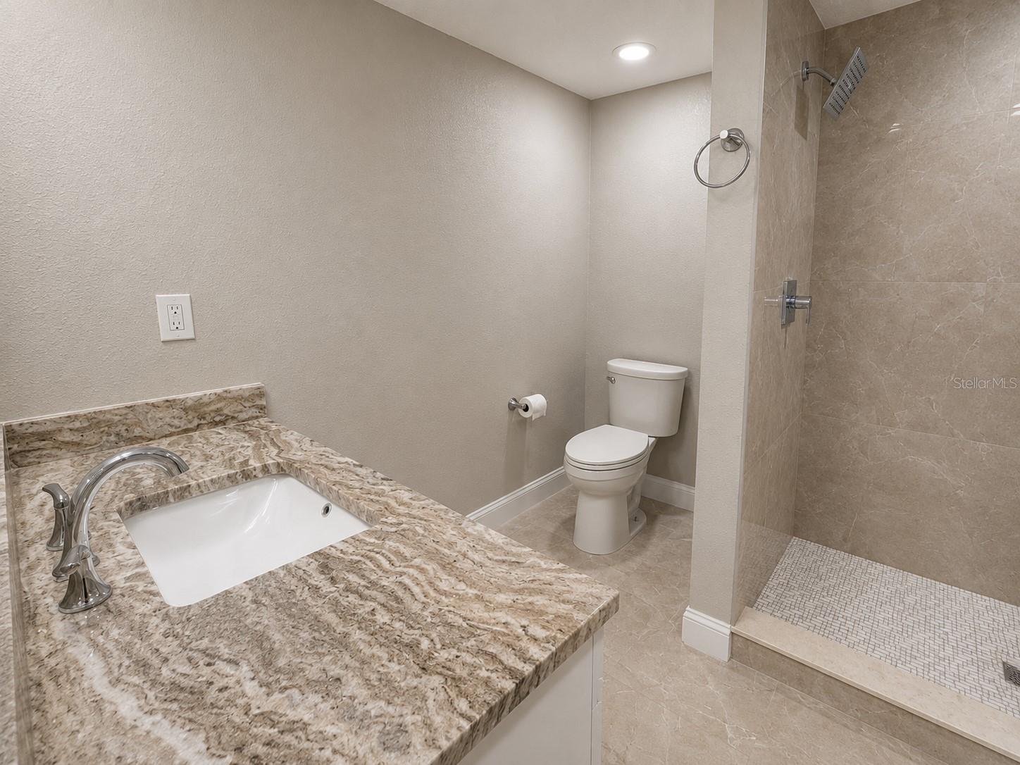 5419 DENVER ST NE — photo 8