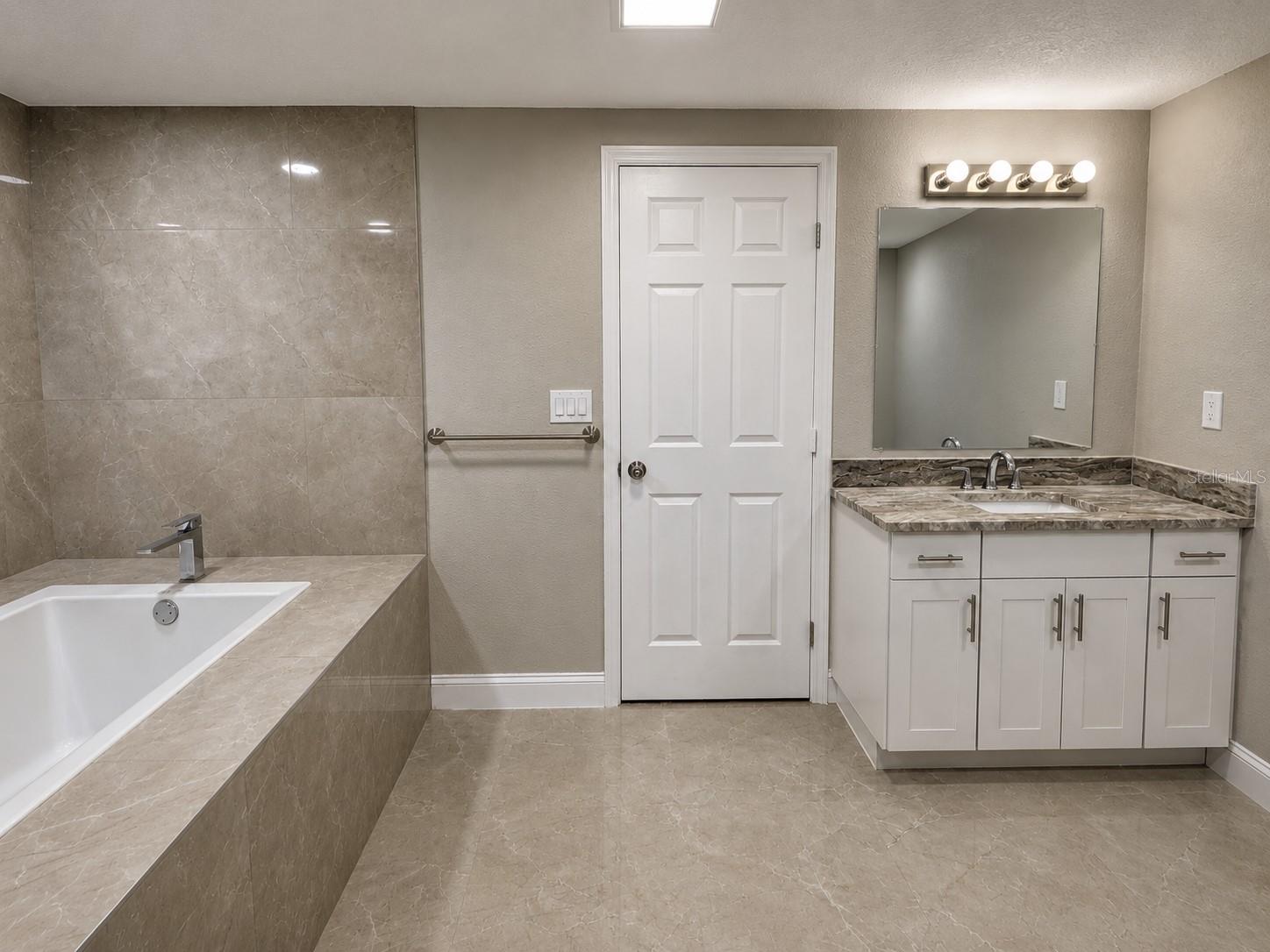 5419 DENVER ST NE — photo 9