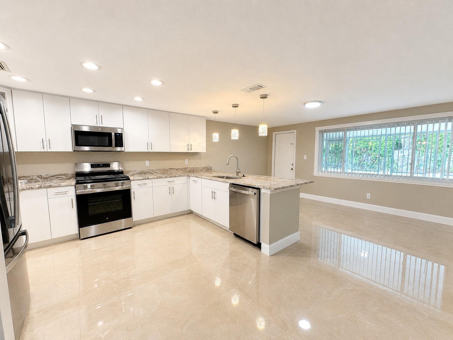 5419 DENVER ST NE — photo 4