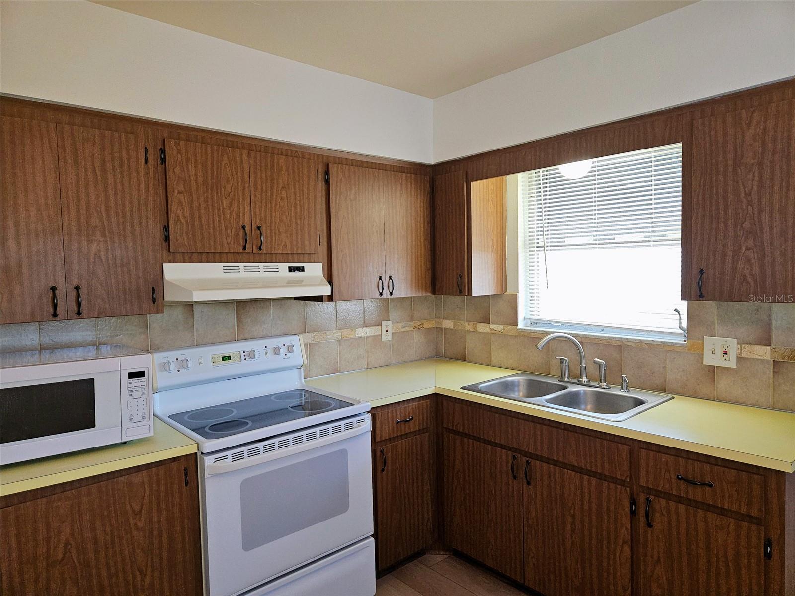 360 137TH AVENUE CIR #360 — photo 9