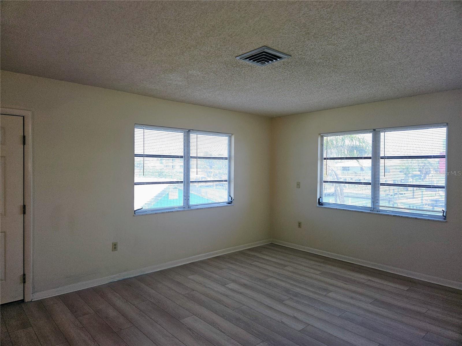 360 137TH AVENUE CIR #360 — photo 3