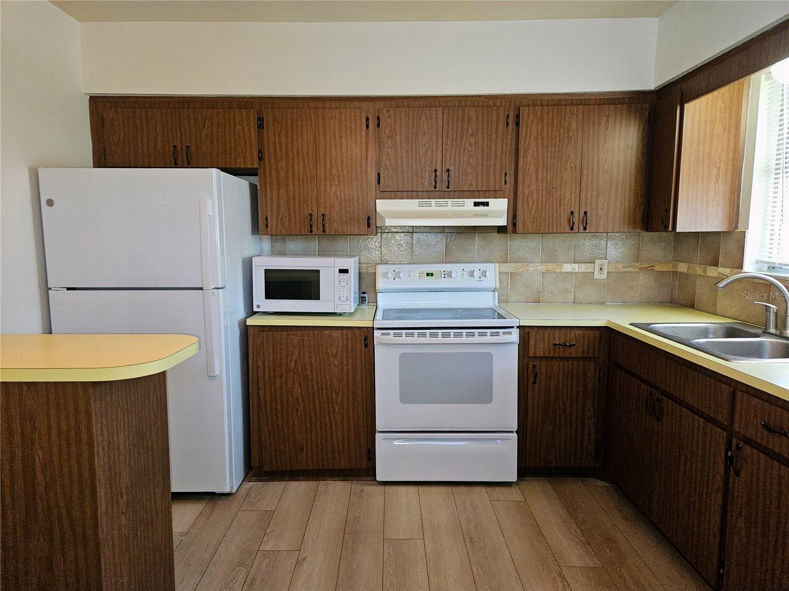 360 137TH AVENUE CIR #360 — photo 8