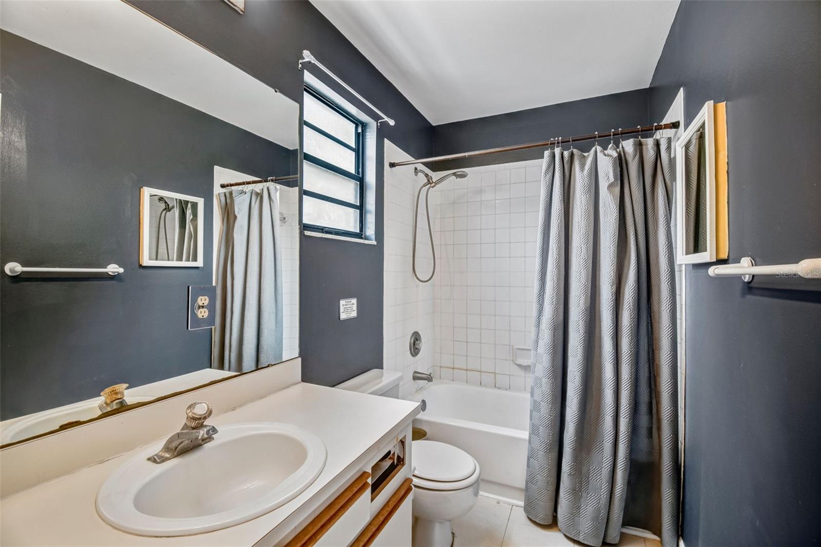 5485 FRIARSWAY DR — photo 33