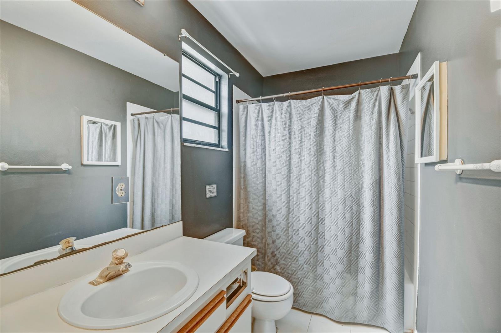 5485 FRIARSWAY DR — photo 34