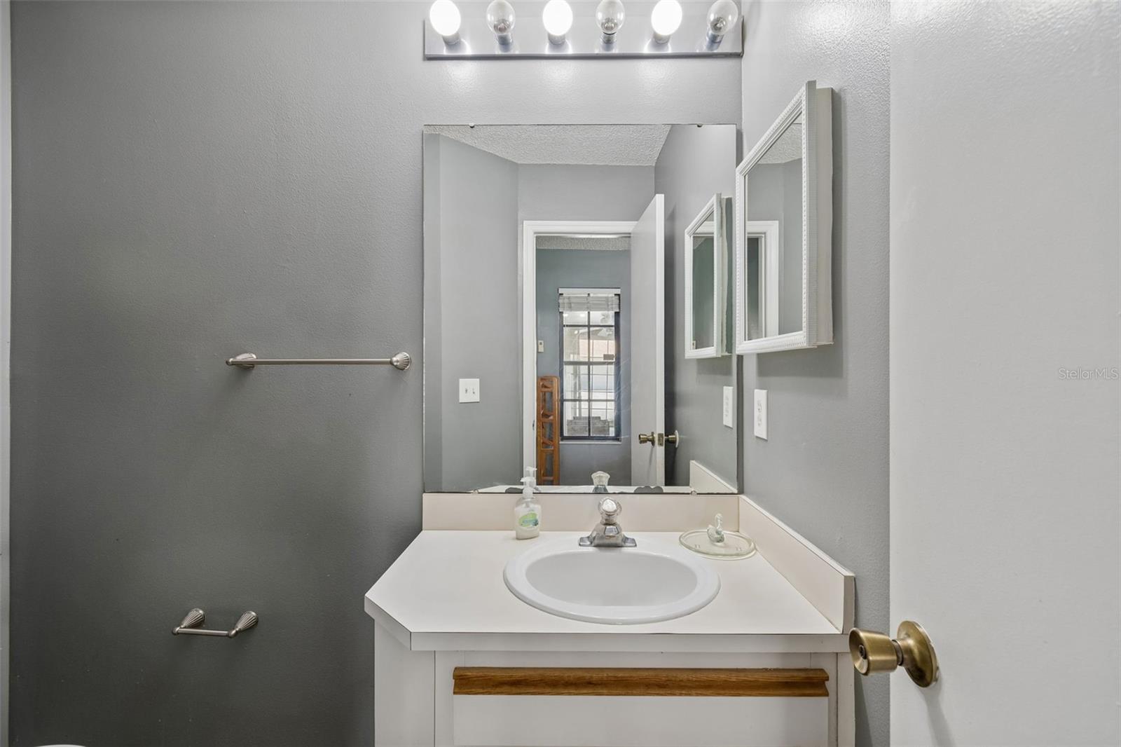 5485 FRIARSWAY DR — photo 39