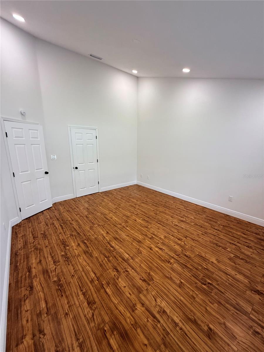 9207 MILL CIR — photo 10