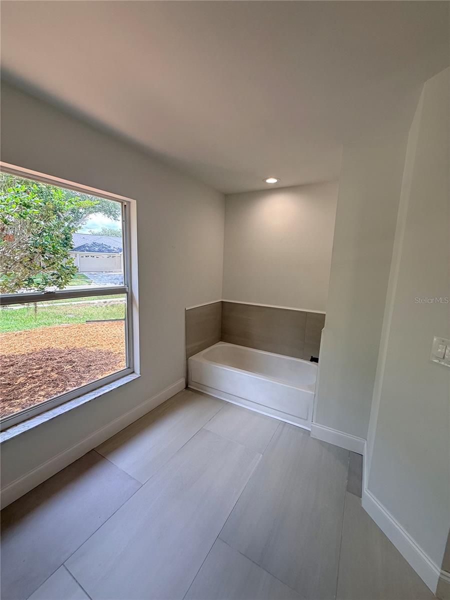9207 MILL CIR — photo 12