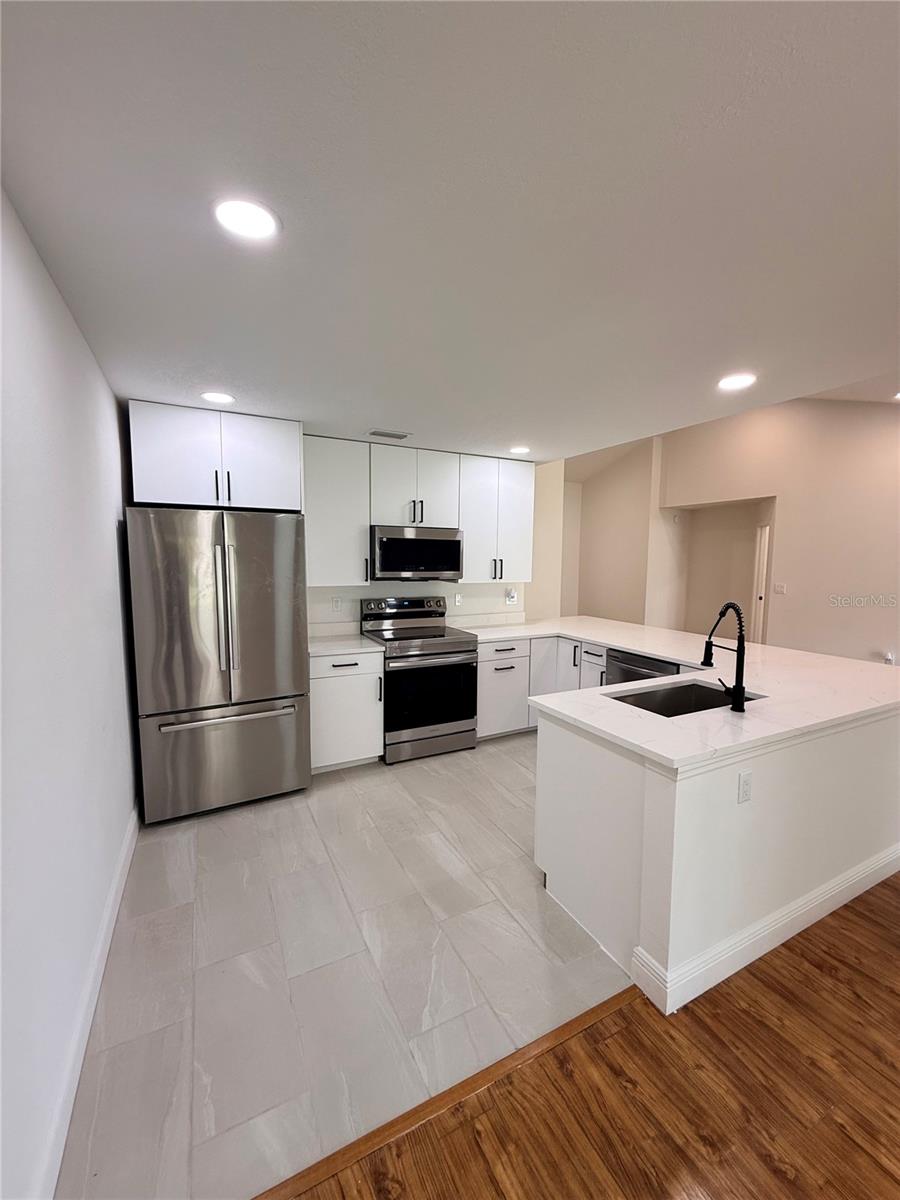9207 MILL CIR — photo 8
