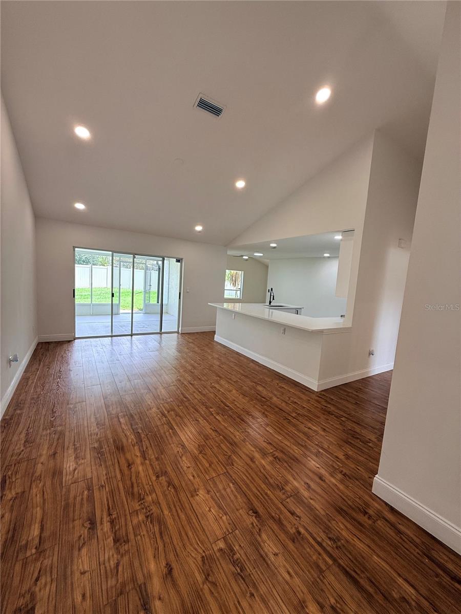 9207 MILL CIR — photo 5