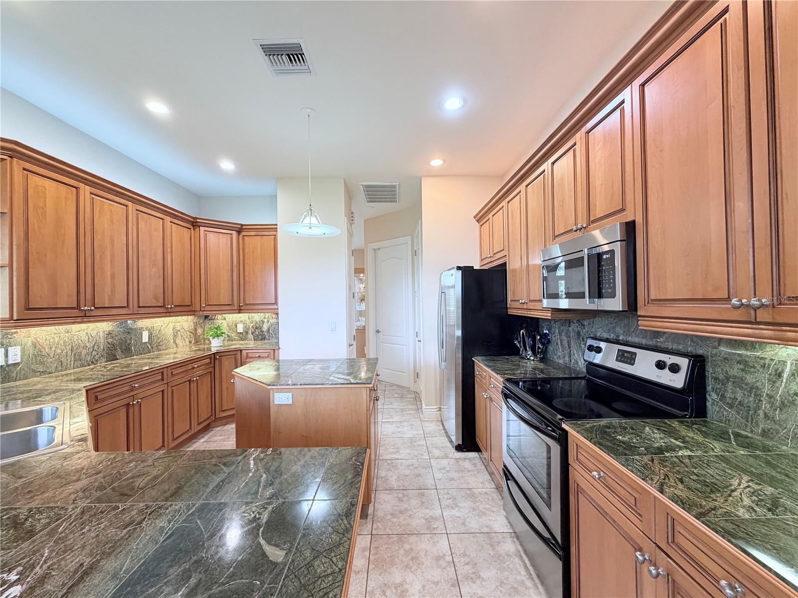 324 SANTURCE AVE — photo 14
