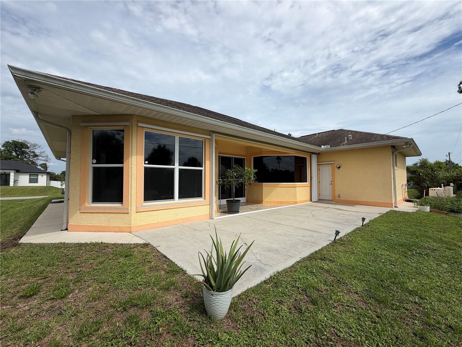 324 SANTURCE AVE — photo 41