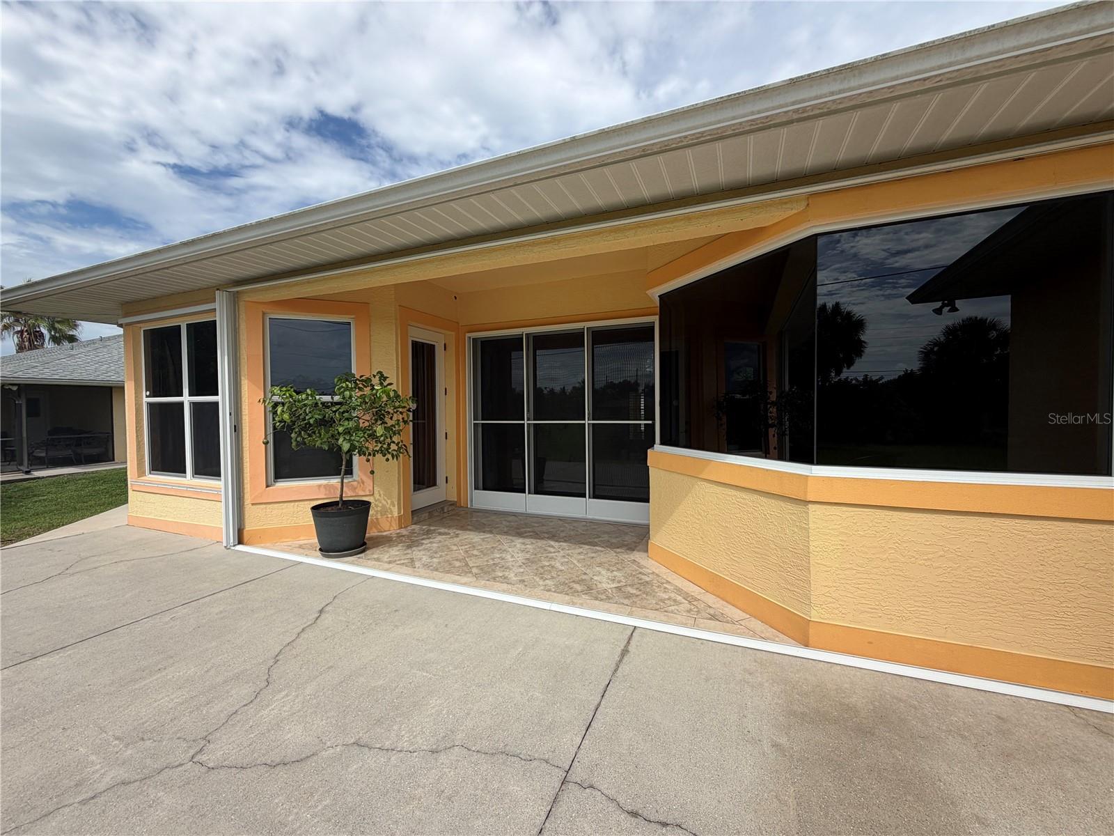 324 SANTURCE AVE — photo 40