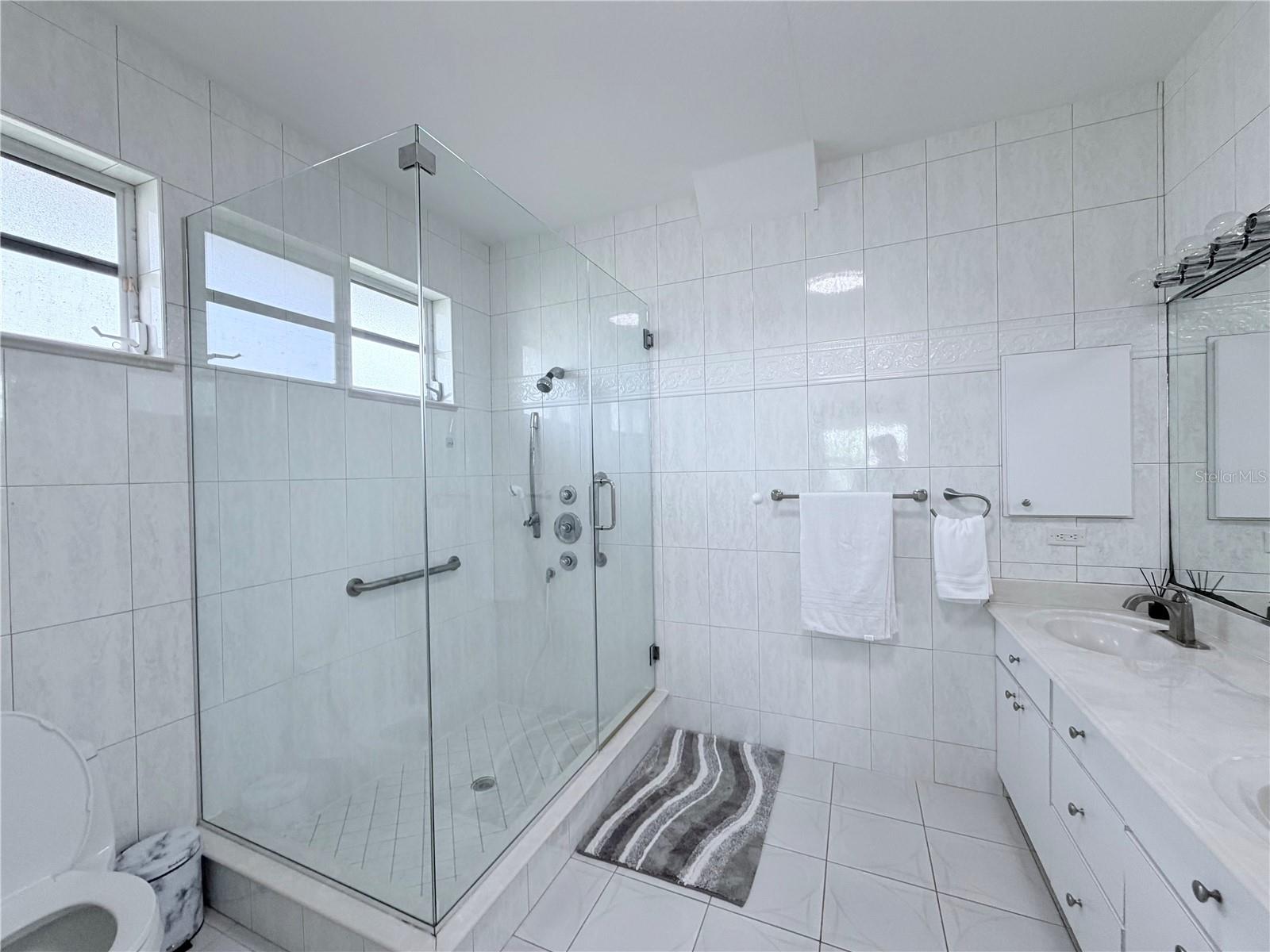 219 VENETIA AVE — photo 24