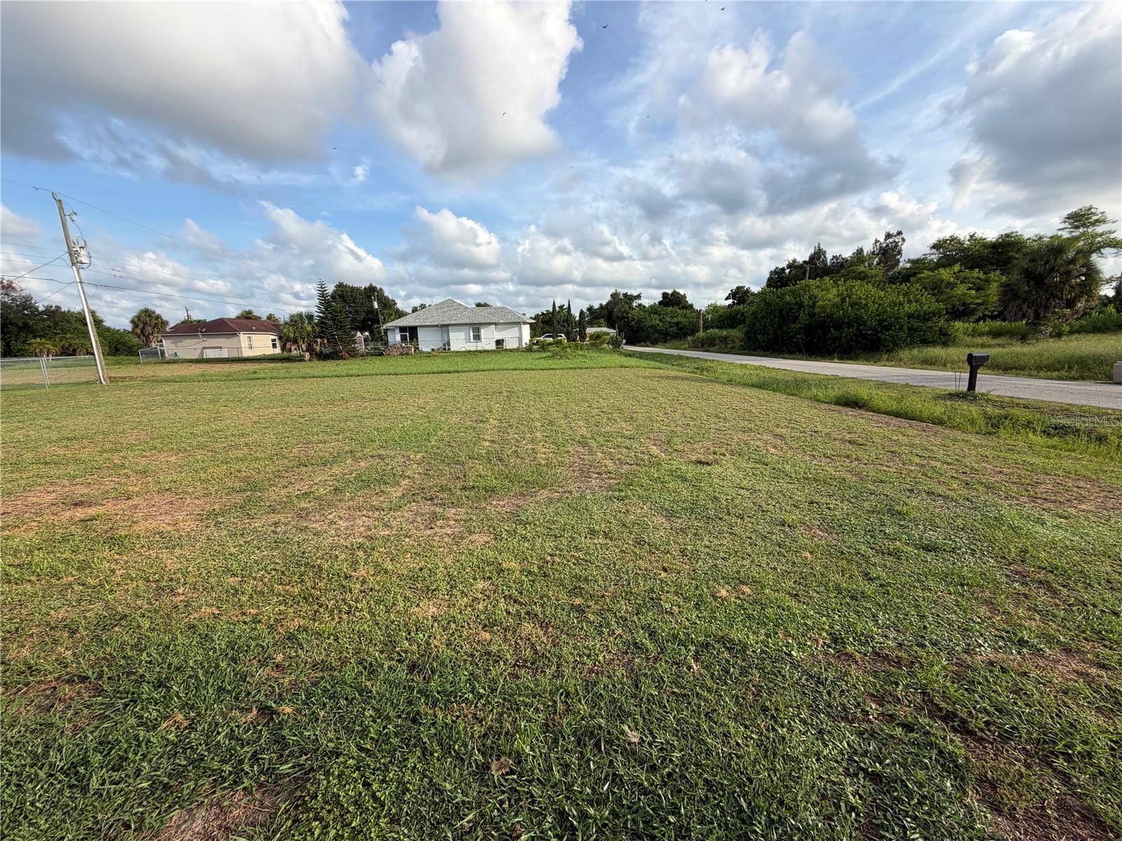 219 VENETIA AVE — photo 38