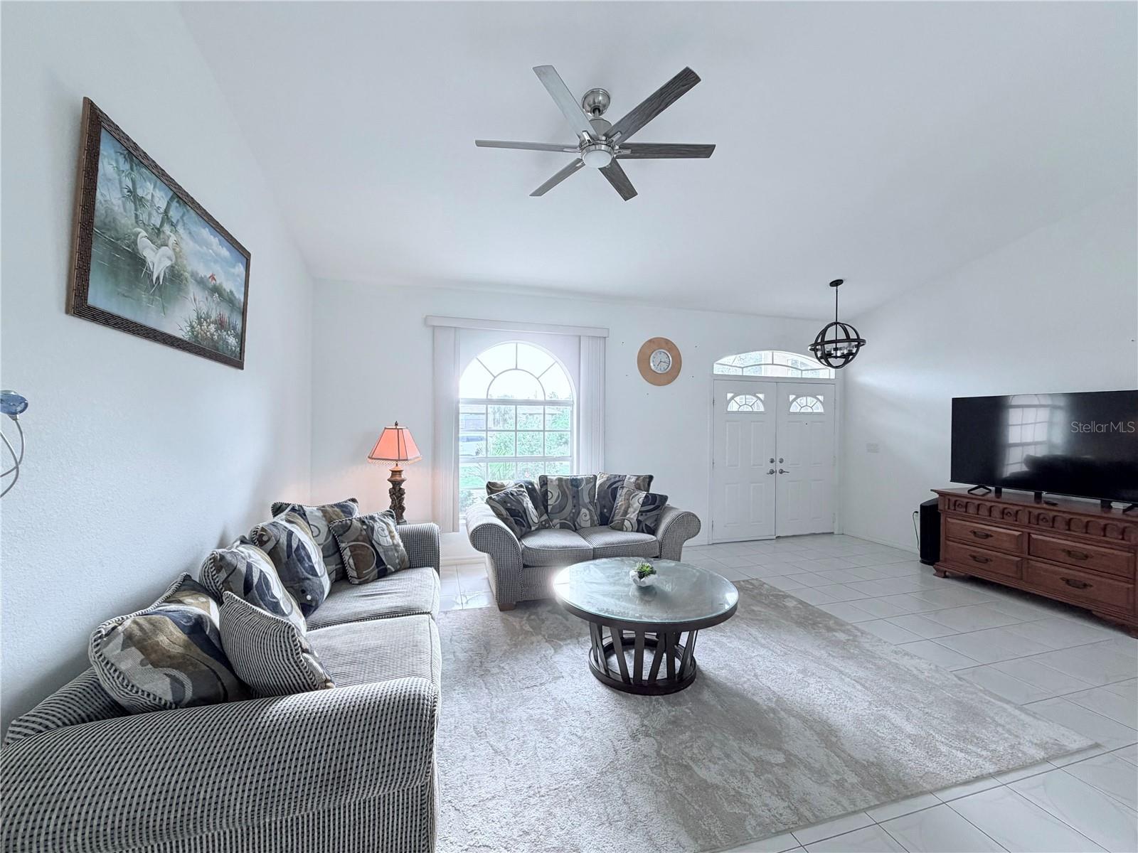 219 VENETIA AVE — photo 9