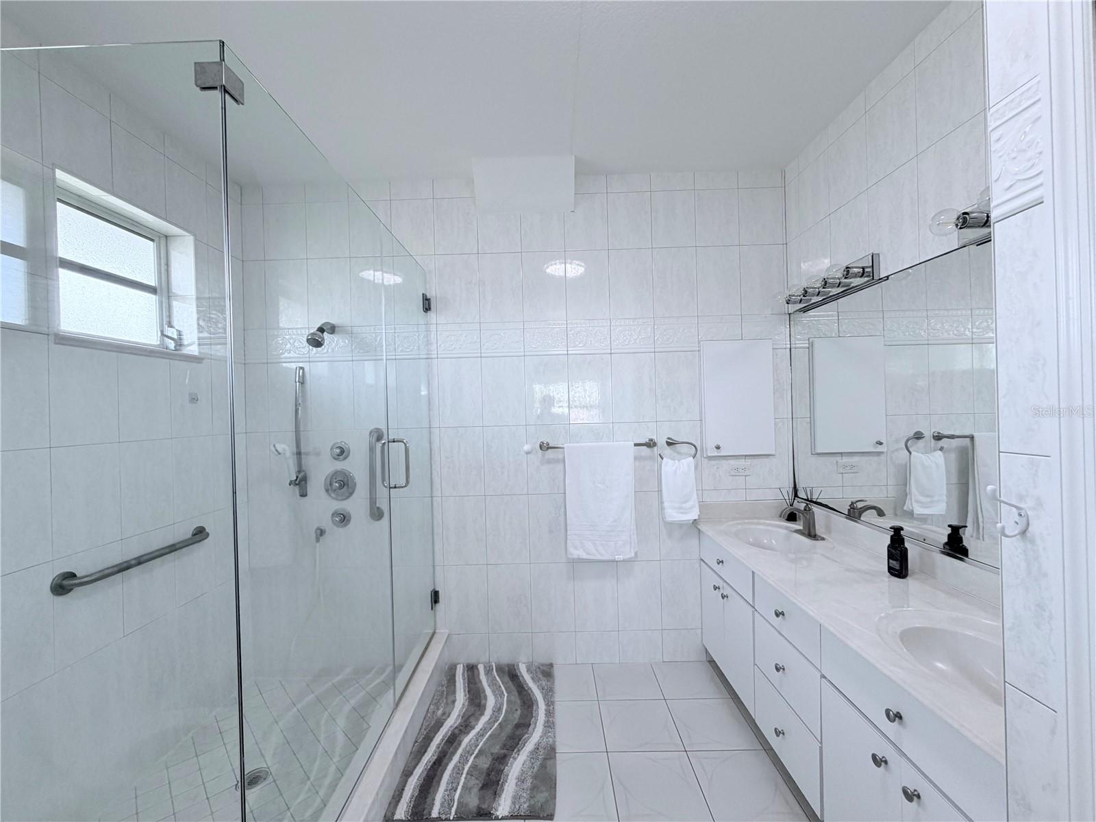 219 VENETIA AVE — photo 22