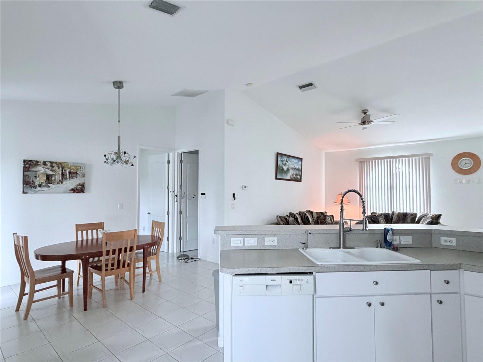 219 VENETIA AVE — photo 12