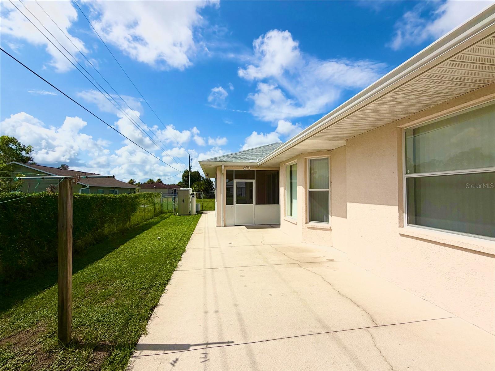 219 VENETIA AVE — photo 34