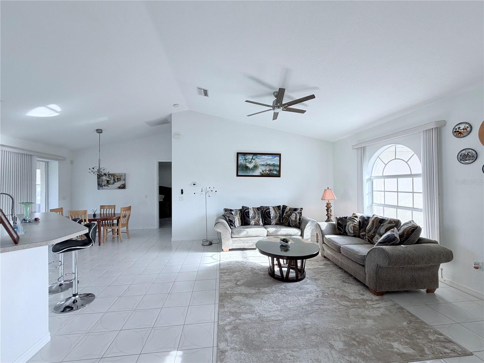 219 VENETIA AVE — photo 8