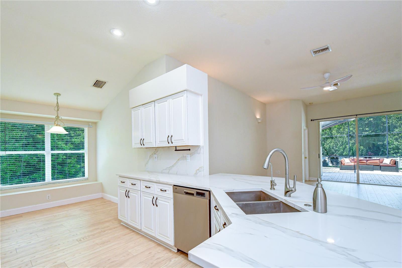19707 ELLENDALE DR — photo 12