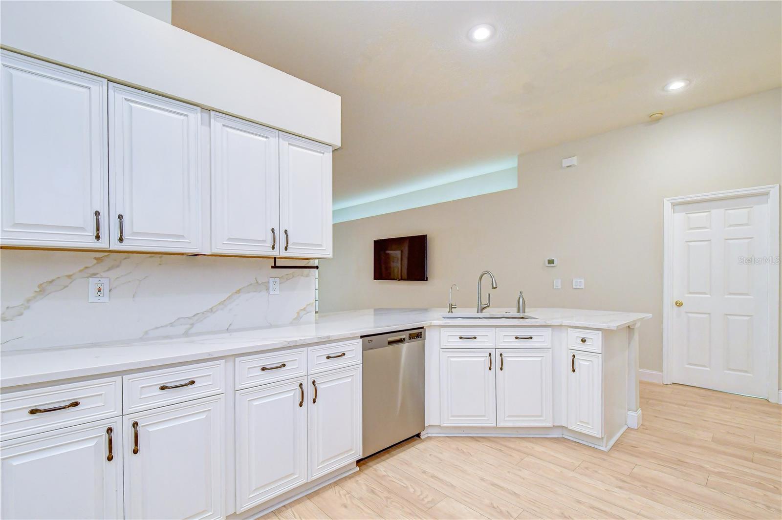 19707 ELLENDALE DR — photo 18
