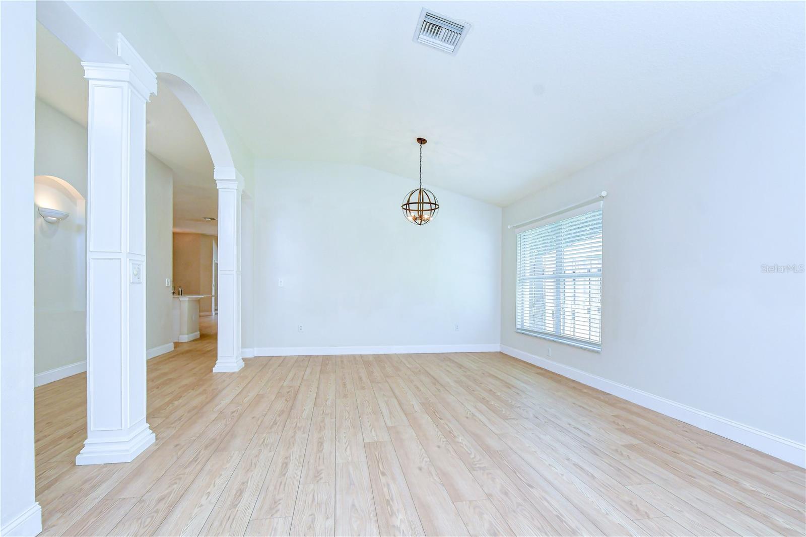19707 ELLENDALE DR — photo 8