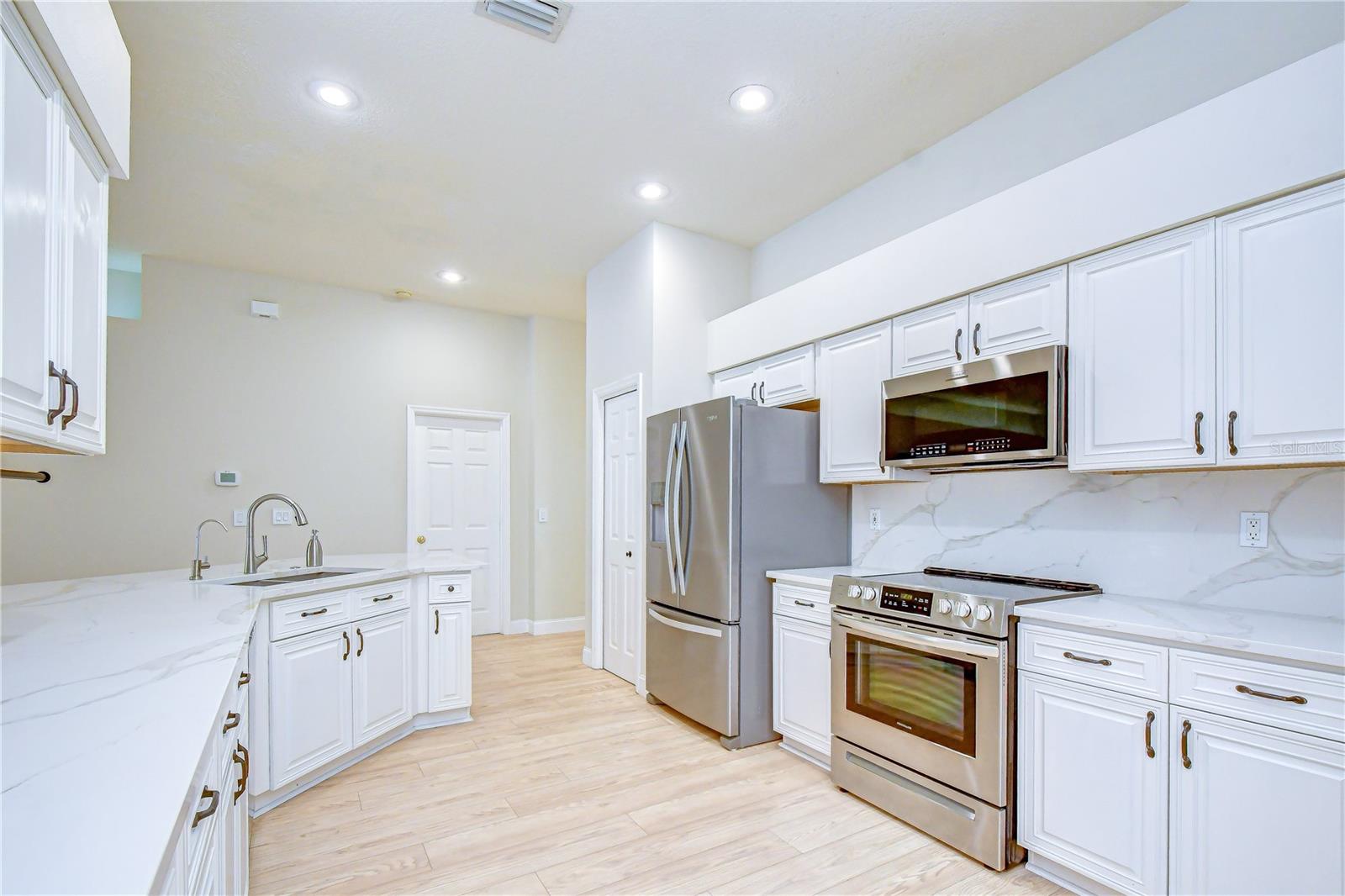 19707 ELLENDALE DR — photo 17