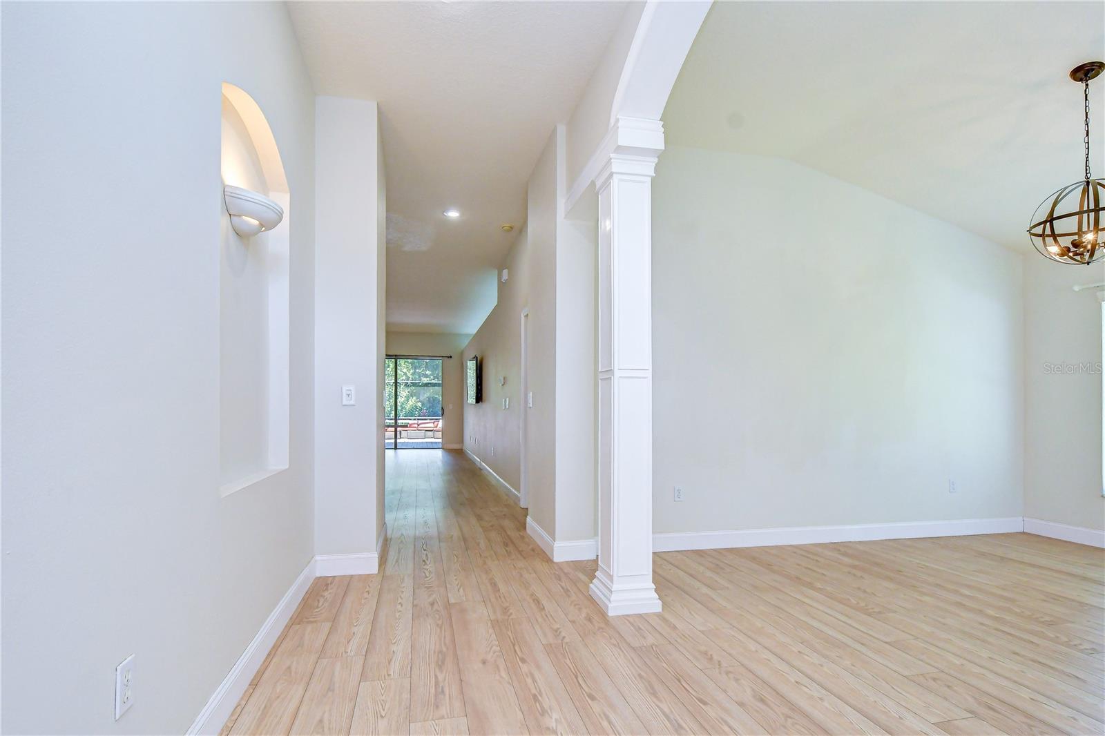 19707 ELLENDALE DR — photo 9