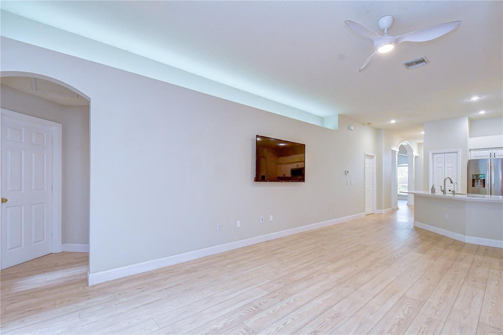 19707 ELLENDALE DR — photo 31