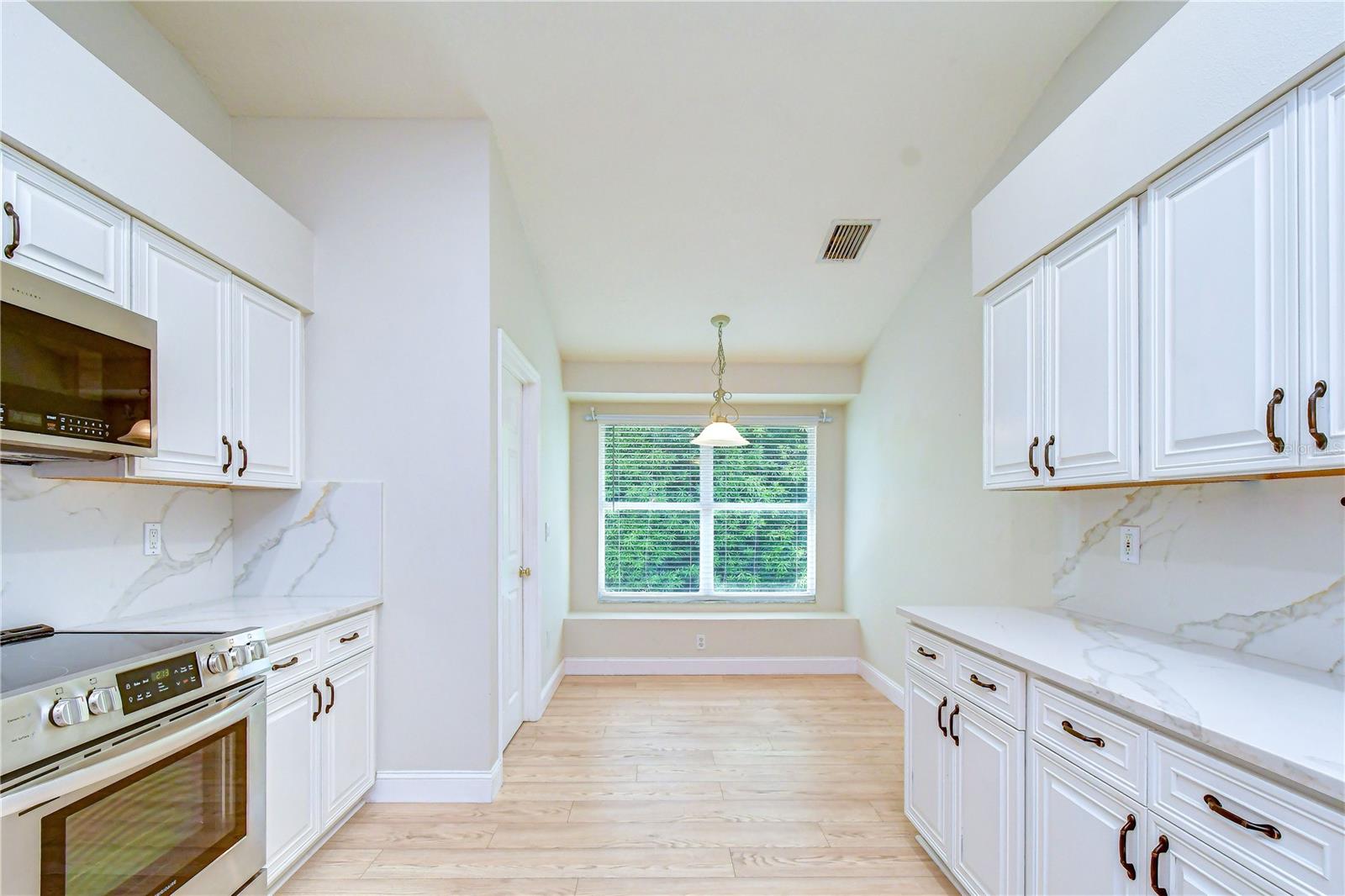 19707 ELLENDALE DR — photo 13