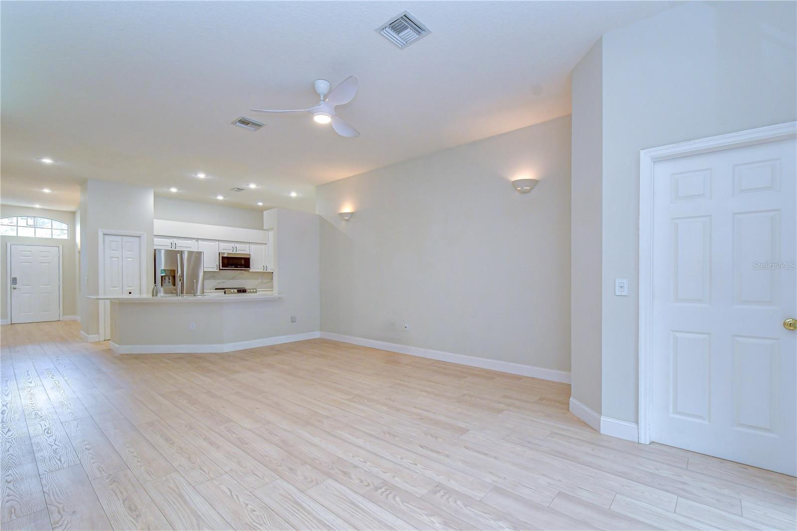 19707 ELLENDALE DR — photo 22