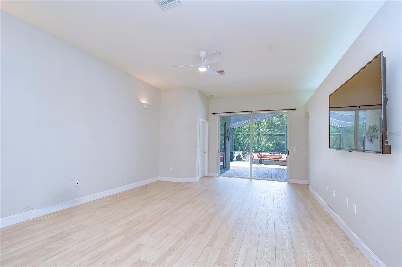 19707 ELLENDALE DR — photo 37