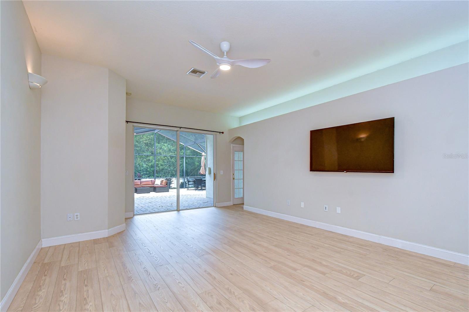 19707 ELLENDALE DR — photo 21