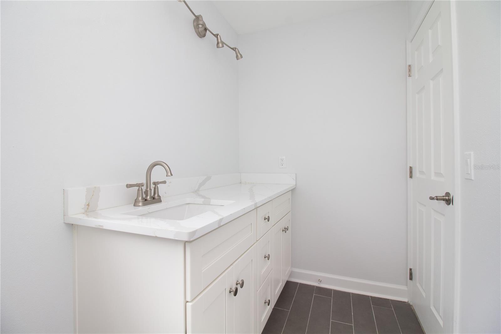 1115 RUE DES CHATEAUX #1A — photo 17