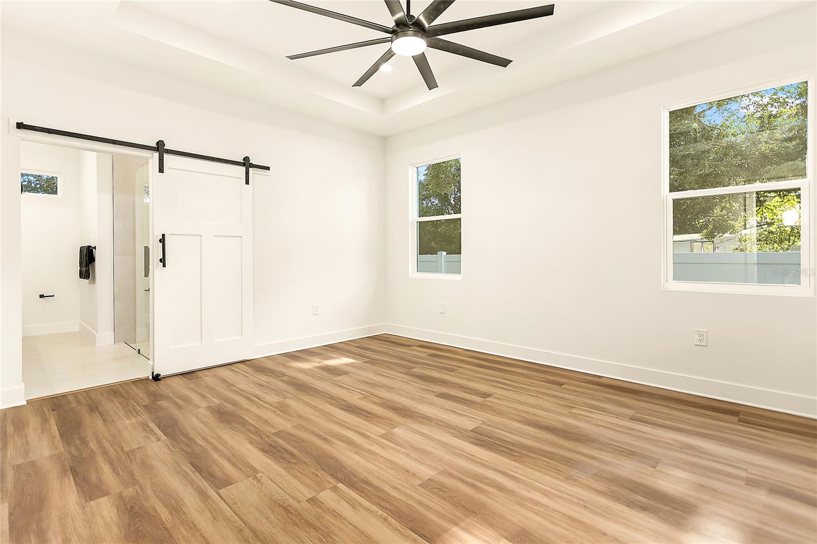 2922 W GIDDENS AVE — photo 10