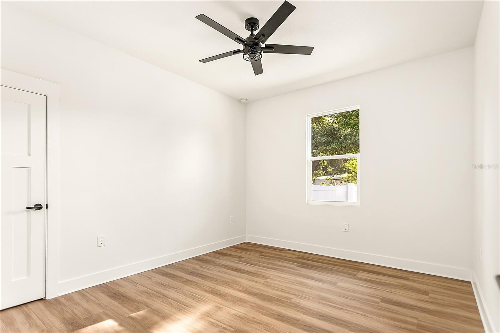 2922 W GIDDENS AVE — photo 13