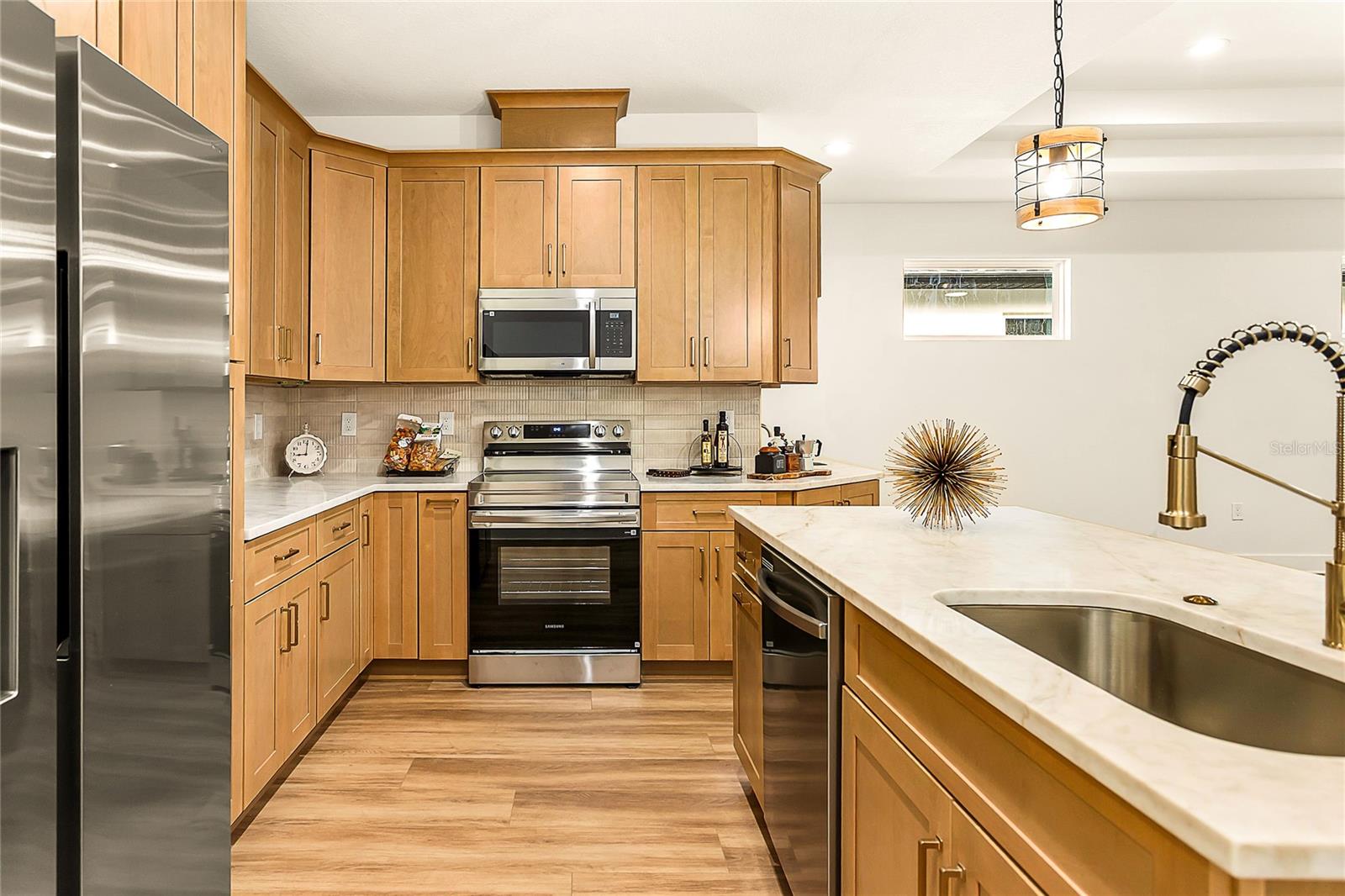 2922 W GIDDENS AVE — photo 4