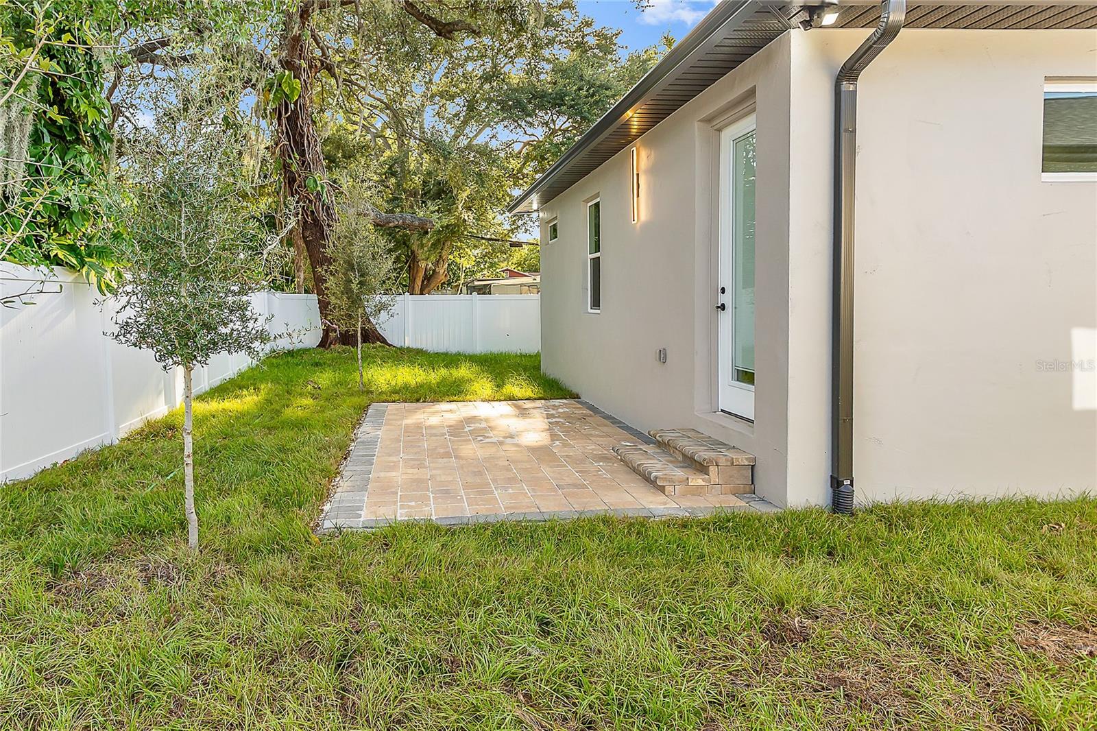 2922 W GIDDENS AVE — photo 18