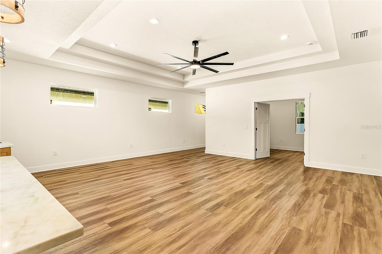 2922 W GIDDENS AVE — photo 3