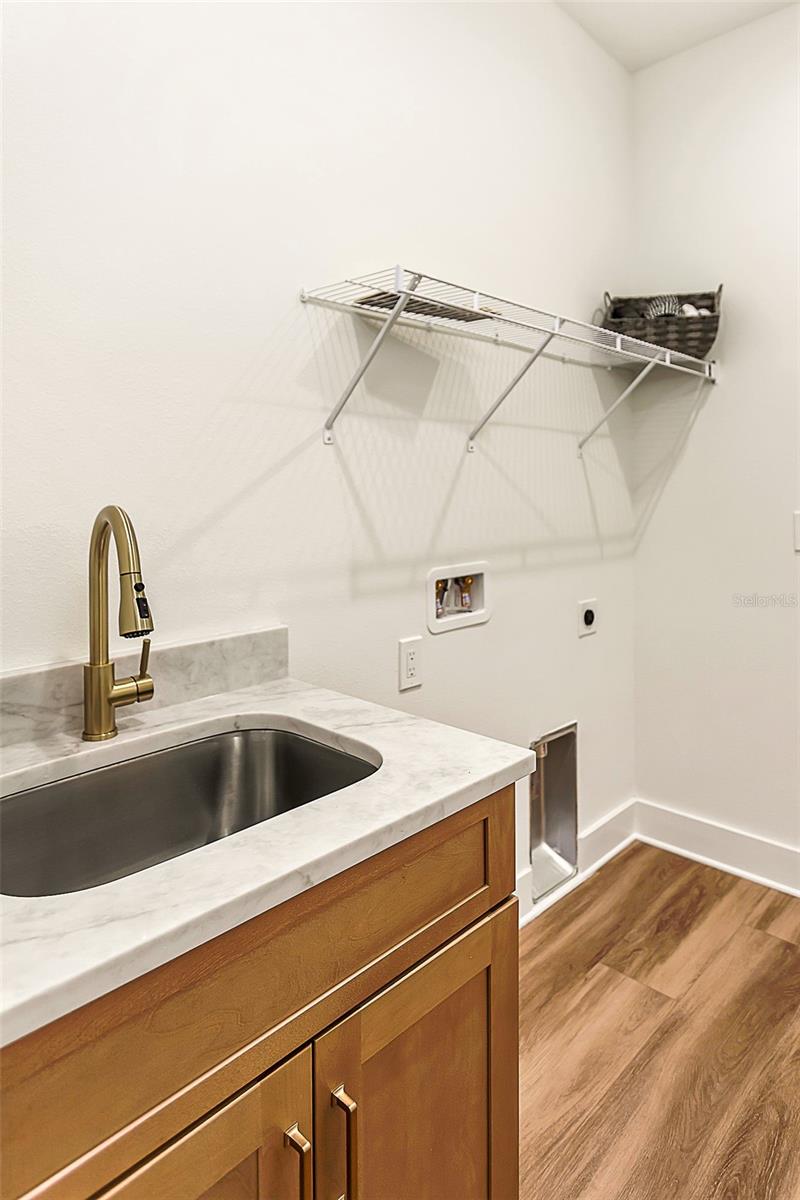 2922 W GIDDENS AVE — photo 16