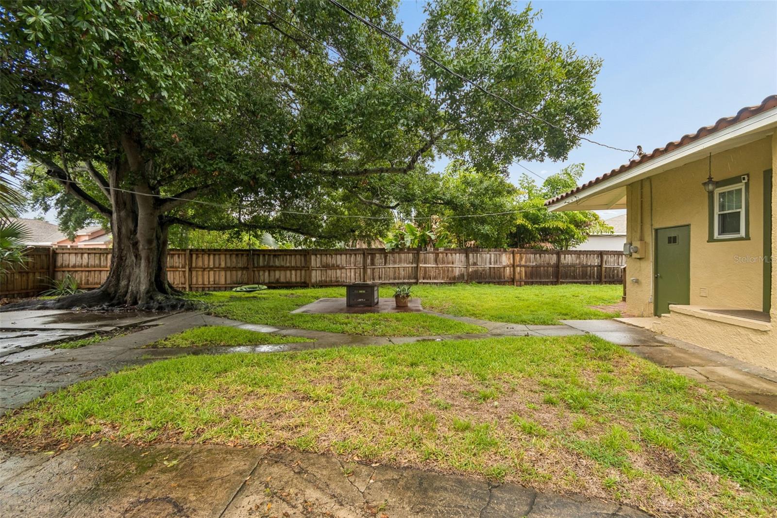 2518 GRANADA CIR E — photo 38