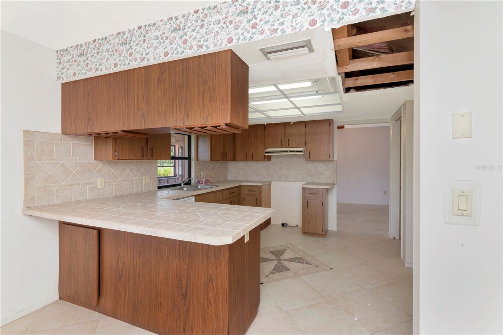 11910 SARAGOSSA LN — photo 10