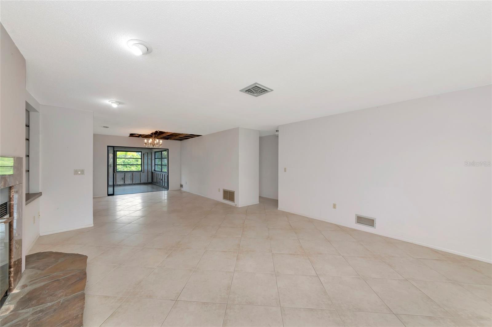 11910 SARAGOSSA LN — photo 6