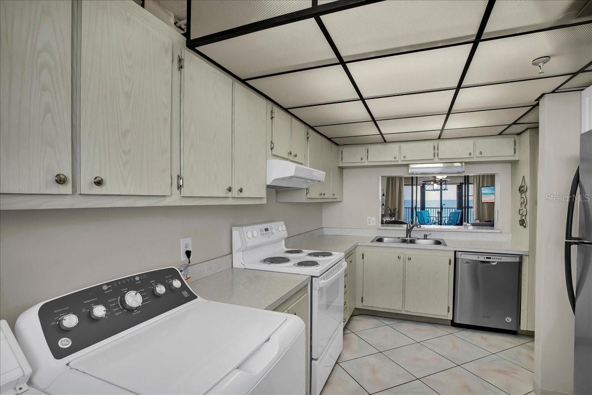 15462 GULF BLVD #903 — photo 23