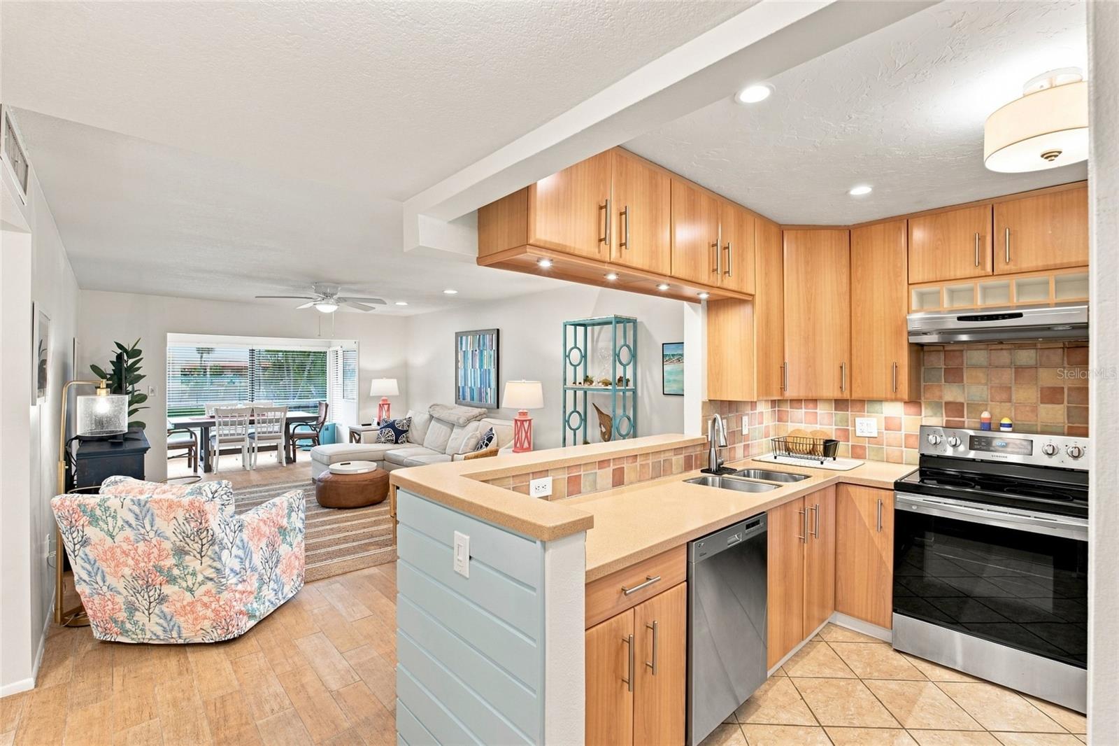 3868 CATALINA DR — photo 3